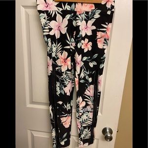 Pink by Victoria’s Secret yoga legging